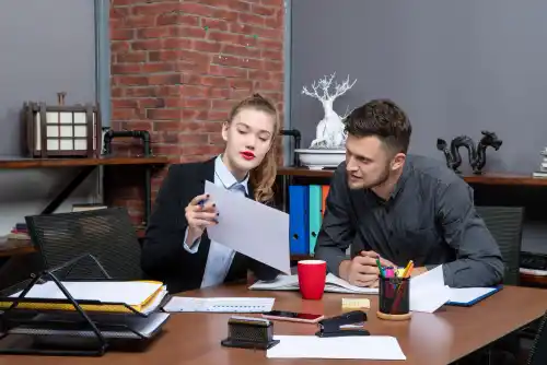 Smart Investing Tips for 9-to-5 Employees with Side Hustles